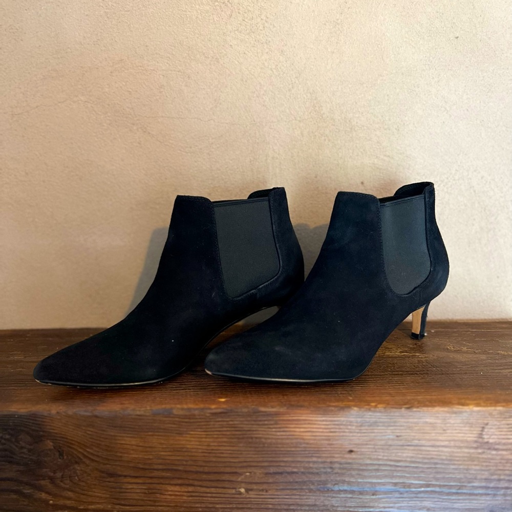 Clarks black suede kitten heels point toes booties 7.5